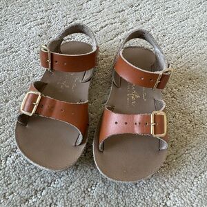 Toddler girls saltwater sandals size 7 brown